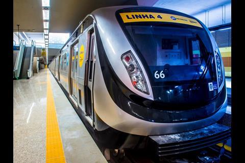 tn_br-rio_metro_line_4_train_in_station.jpg